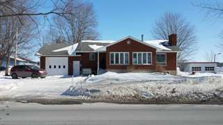 Grand bungalow &#224; Saint-Jean sur Richelieu