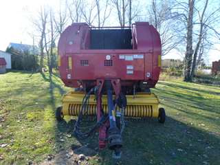 Presse &#224; balles rondes New Holland BR7060